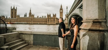 Couple photoshoot by the River Thames with Big Ben view – London photography by Fred Art Studio