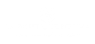 Logotipo blanco de La Boutique de Uva para la marca de cuidado de la piel, icono de flor y slogan