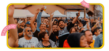 Public en délire devant la scène du Chalma’Fest – Festival de musique en plein air à Chalmazel