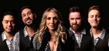 The five members of Mashup Band standing side by side: Ian, Lucas Dias, Keka, Leo, and Lucas Vianna.