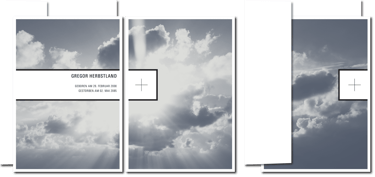 Beispiel für Drei-Karten-Design mit Umschlag, Himmelmotiv in sanftem Blau