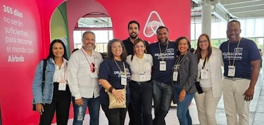 Delegación de República Dominicana en Expohost, compartiendo experiencias sobre rentas cortas.