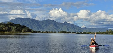 Imagen del cerro Ameca, paseando en kayak en la presa de san ignacio
