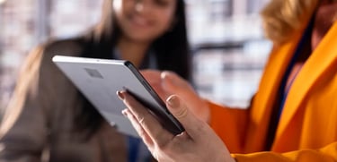 equipo-de-mujeres-planifican-el-crecimiento-empresarial-en-otec