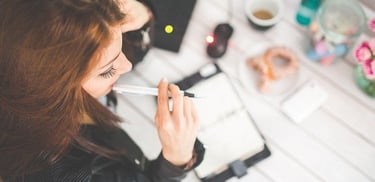 Que doit contenir une lettre d'invitation à un atelier de formation interne ?