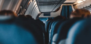 Ekologiczne czyszczenie kabin samolotów pasażerskich i redukcja czasu serwisu z użyciem myjki EV Poseidon.