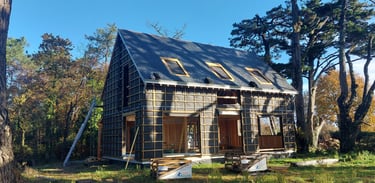 Chantier d'une maison neuve ossature bois. Architecte Vannes