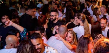 casais dançando forró