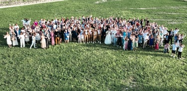 Photographie aérienne des 200 invités 