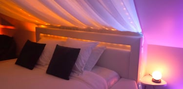lit de la love room proche de la normandie