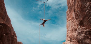 équilibre entre sécurité et aventure en voyage