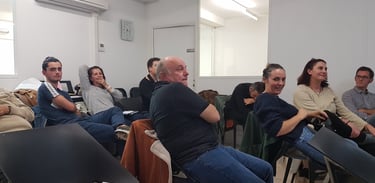 Cours de théâtre comique Paris — Comic Academy Pascal Daubias répétions des élèves