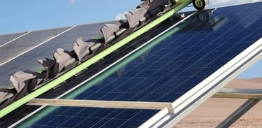 celestra solar cleaning robot