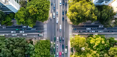 ciudad con trafico vehicular