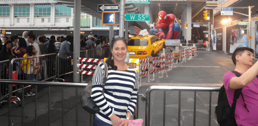 Autora no Ocean Terminal, em Hong Kong Harbour, durante o lançamento da estreia de Homem-Aranha — um momento divertido e únic