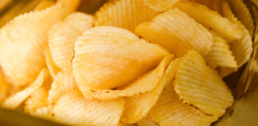 Des chips dans un paquet