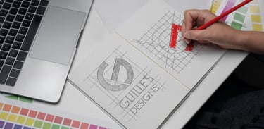 Imagen de procesos de diseño de un logotipo