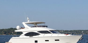 Bezpieczne i ekologiczne mycie pokładów luksusowych jachtów bez użycia agresywnej chemii dzięki EV Poseidon.