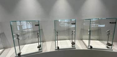 juvelyriniu dirbiniu ekspozicijos vitrinos