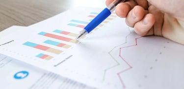 Revisión detallada de información financiera y legal para decisiones empresariales informadas