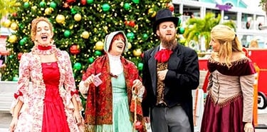 christmas-on-bridge-street-anna-maria-island-florida-symphony-in-front-of-the-island-tree