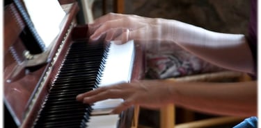 Eva Mas pianista y profesor de musica escritora de Procesos creativos y sinestesia 