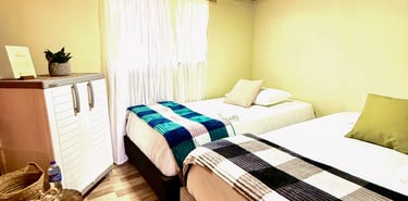 Habitación amplia con camas dobles