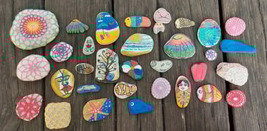 Heklanje i akril na kamenu