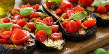 Ricetta semplici e genuina - Bruschetta di Melanzane con pomodorini, olive e capperi