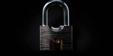 Icona lucchetto dorato che rappresenta le meccaniche nascoste di $MYST