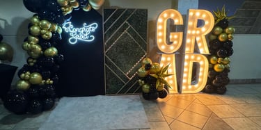 Salón listo para una graduación