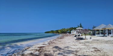 Burwood Beach, praia pública em Falmouth, Jamaica, com águas cristalinas