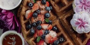 desayuno con waffles