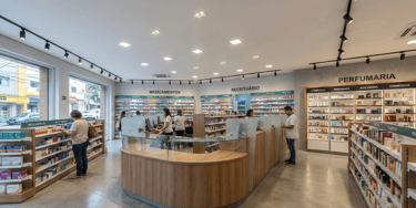 Projeto arquitetônico de farmácia moderna