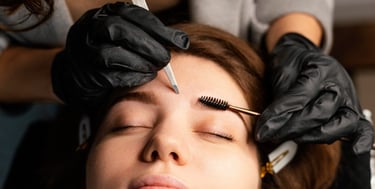 Design de Sobrancelhas em Joinville | Essence Podologia e Bem Estar