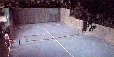 Padel Vibes | picture of the first padel court built ever