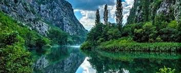 The photo shows part of the Cetina river canyon.