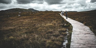un chemin de randonnée dans le Connemara en Irlande