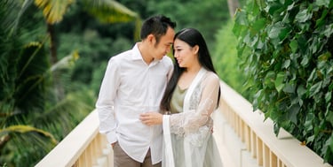 intimate-prewedding-amankila-garden-railing-karangasem-bali.jpg