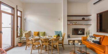 Vivienda decorada en Comedor y Sala de estar.