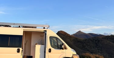 Van aménagé Élurra à louer à Biarritz, parfait pour les amoureux de la nature.