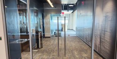 commercial glass replacement company