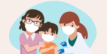 Dra. Isis Pediatra, vacunando a un niño de sarampión