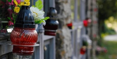 Entretien du columbarium, nettoyage, fleurissement, dépot d'un article funéraire de votre choix