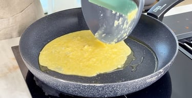 Cook your savory omelette