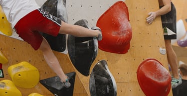 climber doing a toe hook
