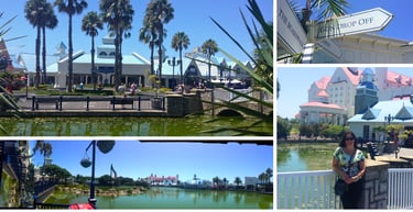 Autora explorando o Boardwalk em Port Elizabeth (Nelson Mandela Bay), com lojas, entretenimento e lago ao fundo