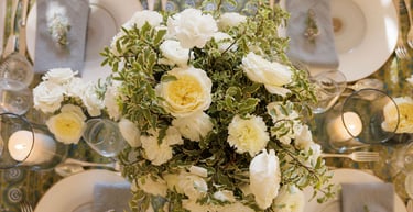 centre de table fleurs blanches pour mariage