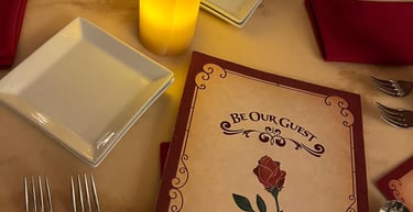 Carta del restaurante Be Our Guest en Disney durante visita con Vacaciones de Café