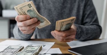 Como economizar dinheiro todo mês — guia completo com hábitos e estratégias práticas